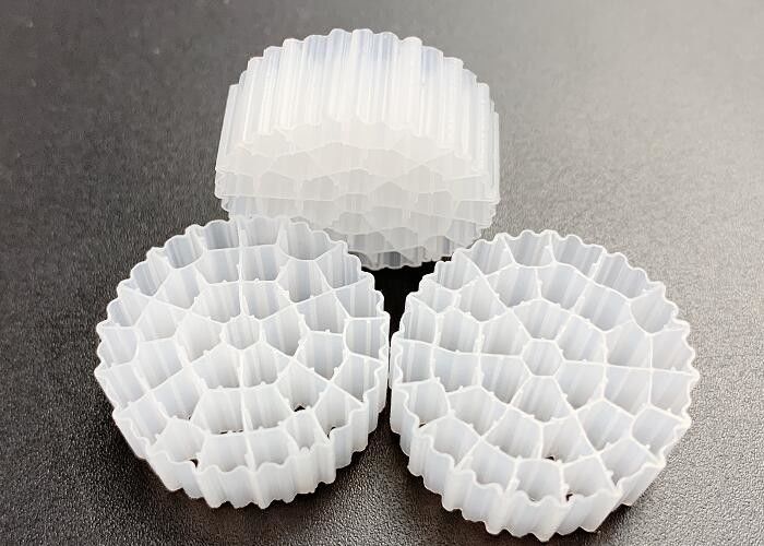 Medios de filtro de plástico de extrusión de medios biológicos Biotubo MBBR Kaldnes Cualquier color