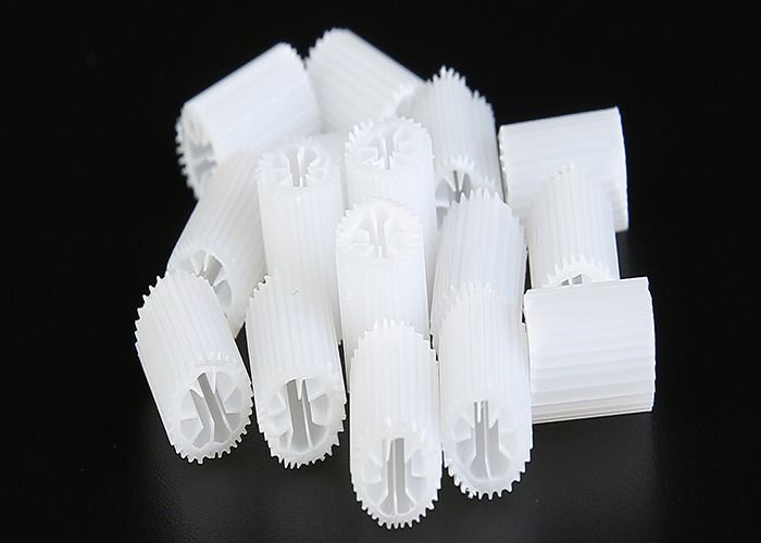 MBBR Bio Media de tamaño pesado 5 * 10 mm material virgen HIPS de plástico MBBR Filtro de medios