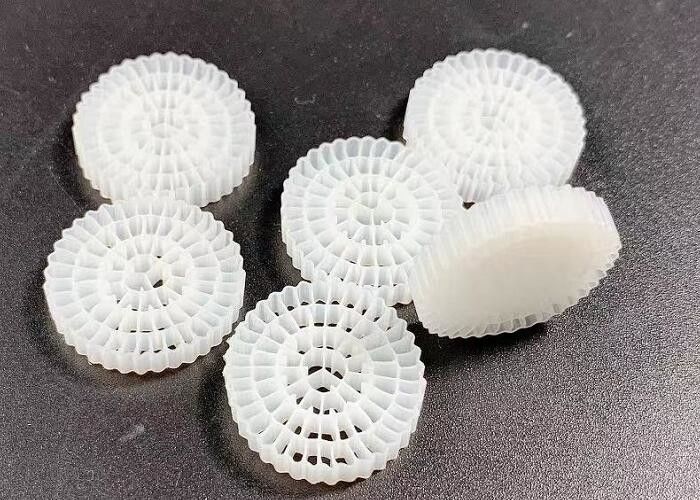 Filtro biológico portador de HDPE Mbbr para camas suspendidas de piscifactoría 25x4MM