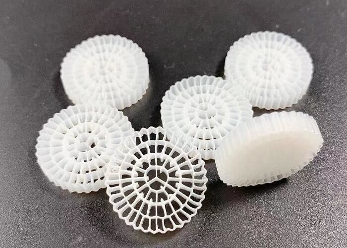 Filtro biológico portador de HDPE Mbbr para camas suspendidas de piscifactoría 25x4MM